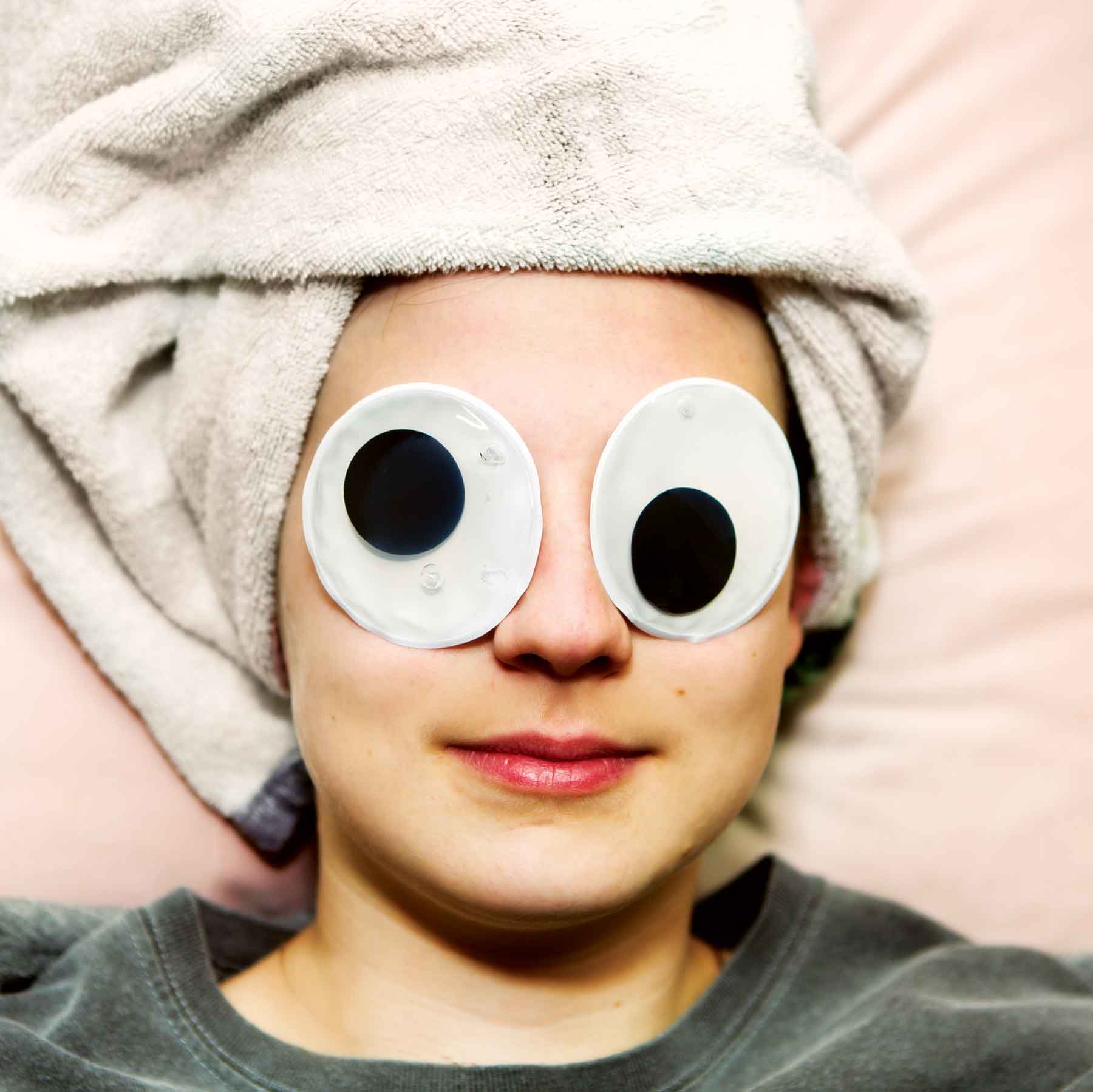 Googly Eye Mask: Gel eye pads that look like googly eyes!